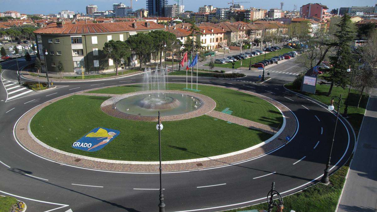 Immagine per Le rotonde di Grado senza nome, tante idee per raccontare la città